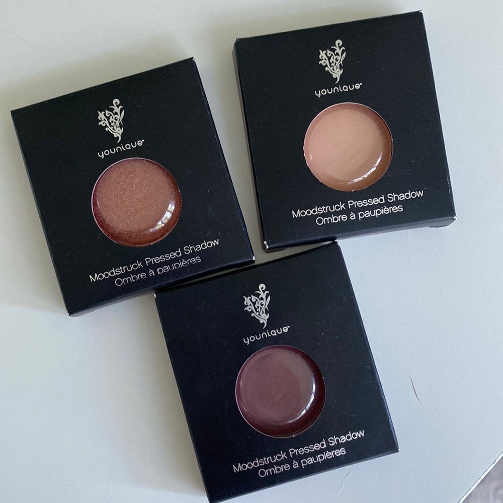 Moodstruck Pressed shadow in 3 shades.